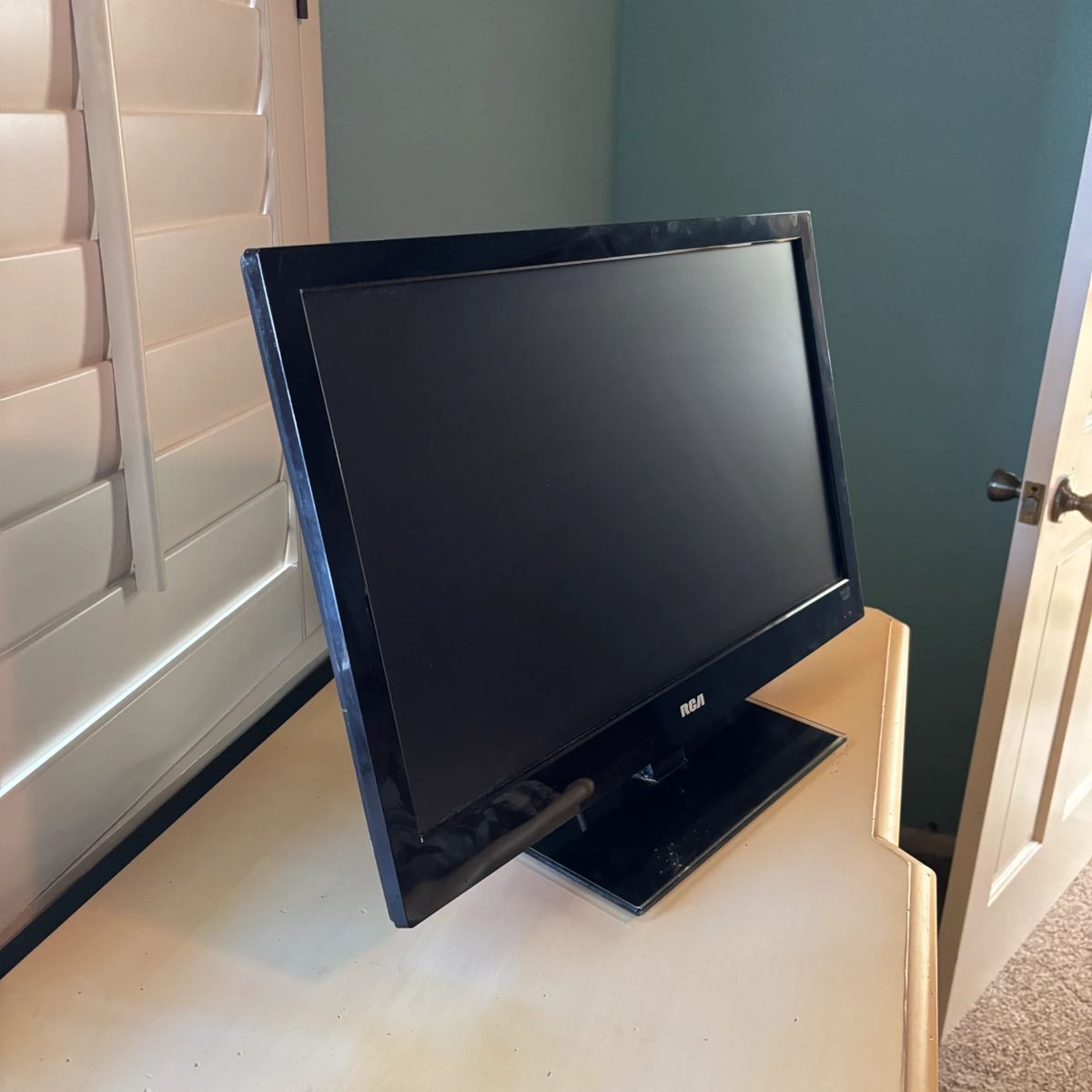 RCA LED LCD TV with DVD Combo