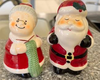 Salt pepper shakers Christmas 