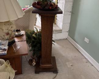 Oak Pedestal 