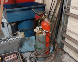 Oxygen/acetylene cutting torch with tanks and cart
