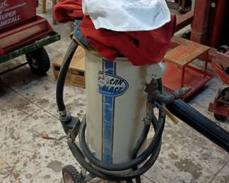 Portable sandblaster