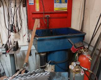Self contained parts washer