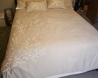 nice bedding and full bed