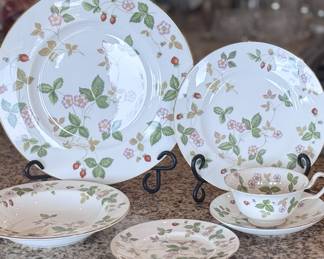 Wedgwood "Wild Strawberry"
