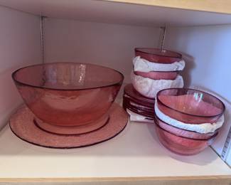 Pink glass salad bowl set
