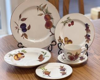 Royal Worcester "Evesham" - 1961