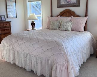 Broyhill “Yorkshire Market” king poster bed frame 