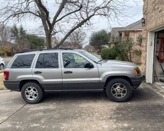 2001 one owner Jeep Grande Cherokee runs great!!