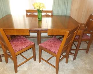 Lovely antique dining table and 6 chairs