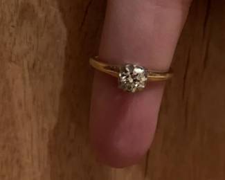 Pretty 14K and diamond vintage ring