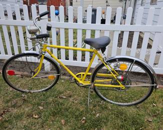 Schwinn Yellow Men’s Collegiate Bike  w/Generator for Light!
