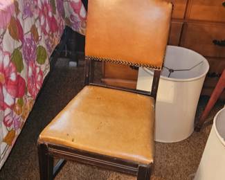 Vtg Wood/Vinyl Cair w/Rivets!