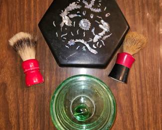 Vtg Green Depression Glass Powder Jar, Vtg Octogonal Blk Lacquer Mother Of Pearl Inlay Box, Vtg Badger Bakelite Shaving Brush #150, Vtg Eveready Shaving Brush 300PG!



