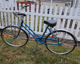 Schwinn Blue Ladies Breeze Bike w/Generator for Light!

