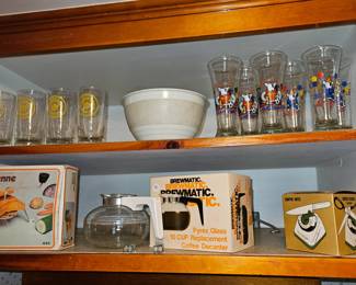 Vtg. Proven Serv-Mix ‘N Stor Bowl Set, Vtg. “We Believe in Toledo” Set of 4 Glasses, Vtg. Spuds MacKenzie Bud Light Glasses, Etc!


