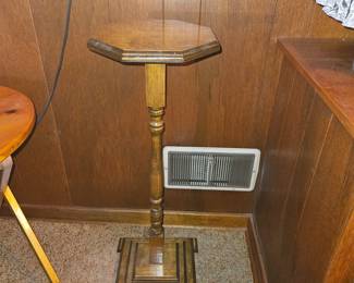 Vtg Wood Standing Plant Stand!