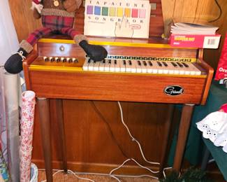 Vtg Kid’s Grinnell Electric Piano!