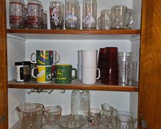 Vtg Pyrex #532 4 Cup Glass Measuring Cup, Vtg Pyrex 1 Cup Glass Measuring Cup, Vtg Anchor Hocking Clear Glass Ribbed Juicer, Vtg 1988 McDonalds Toledo Zoo Panda Mug, Vtg Hazel Atlas Embossed 1 Cup Measurer, Vtg Dimple/Thumbprint Mugs, Vtg Libbey Glasses Equestrian/Fox Hunter,
Vtg Libbey Country Farm Goose Glasses, Vtg Tiffany Style Coca Cola Glasses, Vtg John Deere Coffee Mug!