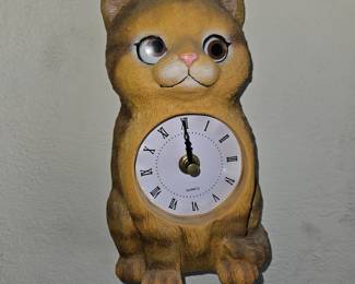 Cat Clock w/Moving Eyes!