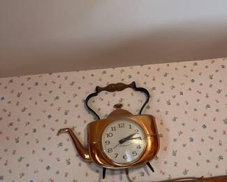 Vtg General Electric CopperTone Kettle Clock!
