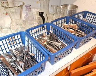 Superior Stainless Steel Silverware Set, Vogue USA Stainless Steel Silverware Set, Ekco Stainless USA
79 Pc Silverware!


