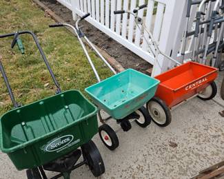 Vtg Red Devil USA Lawn Spreader,  Scotts Speedy Green 2000, Central Stamping & Manufacturing Lawn Spreader!

