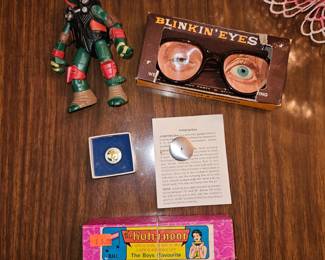 Vtg Blinkin’ Eyes Novelty Glasses, Vtg Scientific Jumping Disc, 1960’s KOHINOOR Tremolo Harmonica W/Box India, 2014 Raphael Teenage Mutant Ninja Turtles Figurine!

