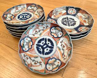 Japanese Imari Plates: 7 pc /8.5” x 3/10” (12w x 12”d x 12”h @ $280 (8 lb)