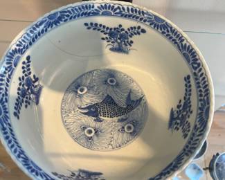 Antique blue and white Chinese Qing dynasty (1644–19 11) porcelain bowl with fish motifs 9” diameter $400 Aprox 10lb