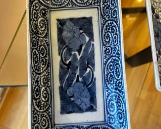 Set of 4 Chinese small trays Imari 2 rectangular 2 square $100 aprx 2lb