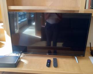 Roku TV 40 inch Television 
35.5 X 20.5- 10lb- $50

