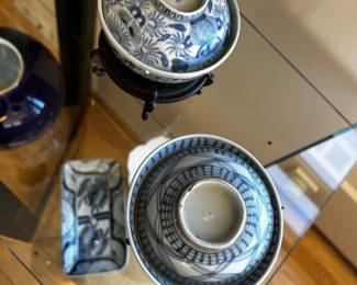 Japanese Arita, two porcelain rice bowls with lids Shova period traditional motifs 