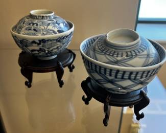 Japanese Arita, two porcelain rice bowls with lids Shova period traditional motifs 