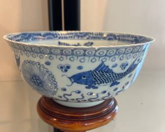 Antique blue and white Chinese Qing dynasty (1644–19 11) porcelain bowl with fish motifs 9” diameter $400 Aprox 10lb