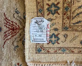 Contemporary Pakistan Persian handmade wool rug 2.8‘ x 11.8‘
Runner,  pale beige with flower design 
Great condition needs to be cleaned 
$300 Aprox 10 lb