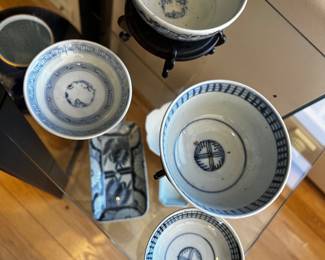 Japanese Arita, two porcelain rice bowls with lids Shova period traditional motifs 