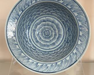 $300
Chinese Antique Qianlong  Daoguang Flower petals Pattern Blue & White Porcelain Bowl ceramics
11.5” diameter x 4” high
Porcelain 