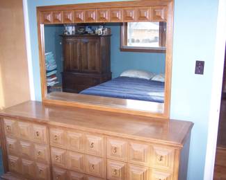 STANLEY DRESSER &  MIRROR--OWNER HAS REMOVED THE DRESSER FROM THE SALE