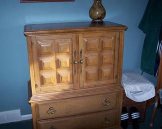 STANLEY ARMOIRE--OWNER HAS REMOVED THE ARMOIRE FROM THE SALE