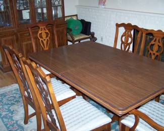 BROYHILL BANDED DINING TABLE, 6 CHAIRS, LEAF & PADS