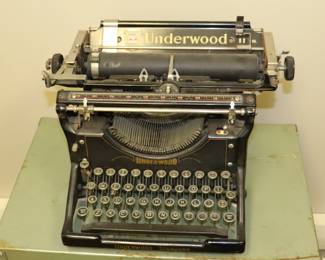 Item 11 Underwood 20th Century Typewriter