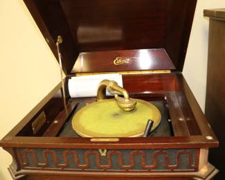 Item 9.1 Vintage Edison Victrola