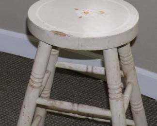 Item 29 White Stool with Flower
