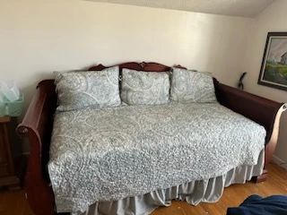 Day bed with trundle