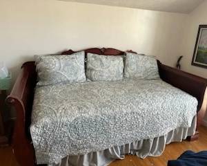 Day bed with trundle