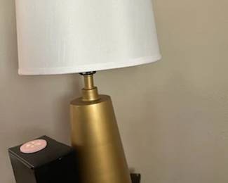 single gold lamp 