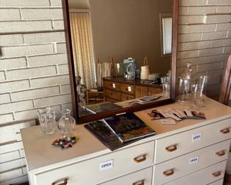 Dresser, Mirror