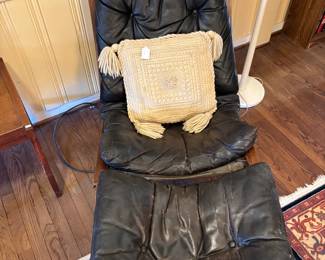 Westnofa Siesta Chair and Ottoman