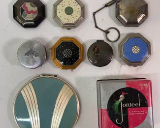 More Art Deco era compacts including designs by Armand, Richard Hudnut, Maison Jeurelle Seventeen, and a cardboard box of Jonteel Glorifying Face Powder.