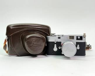 Leica DBP M2-1085688 camera with lens and original leather case